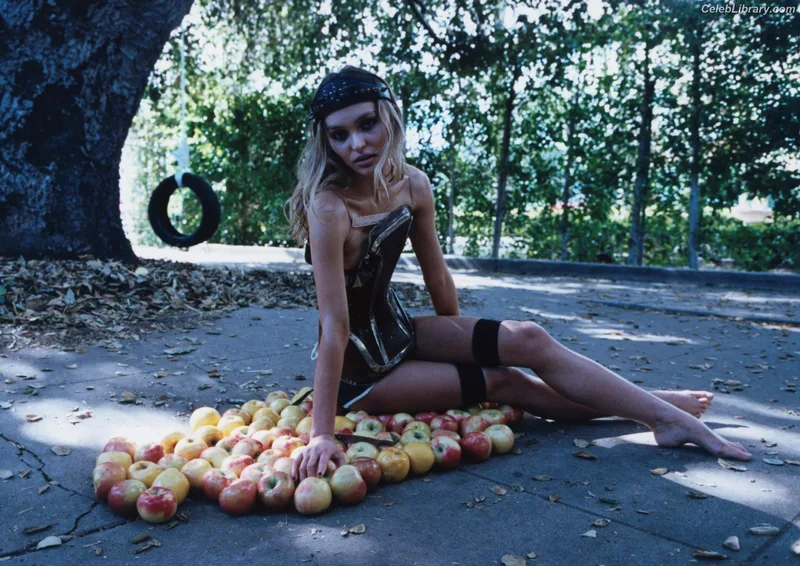 Lily-Rose Depp photo 19 of 528