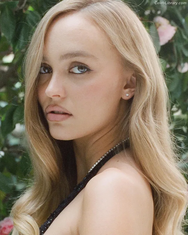 Lily-Rose Depp photo 17 of 528