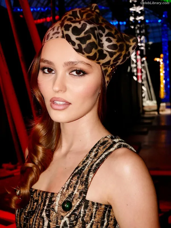 Lily-Rose Depp photo 3 of 528