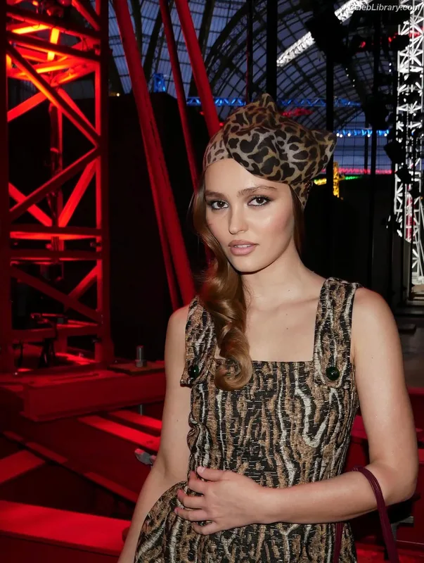 Lily-Rose Depp photo 4 of 528