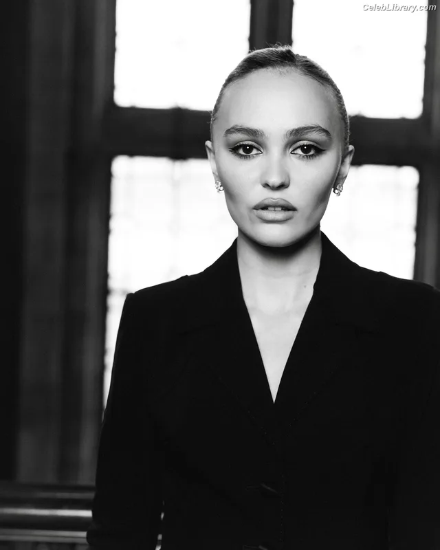 Lily-Rose Depp photo 24 of 528