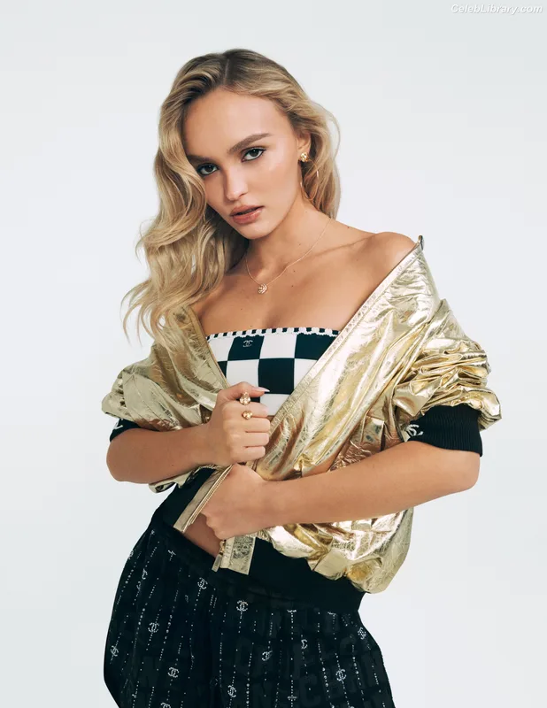 Lily-Rose Depp photo 2 of 528