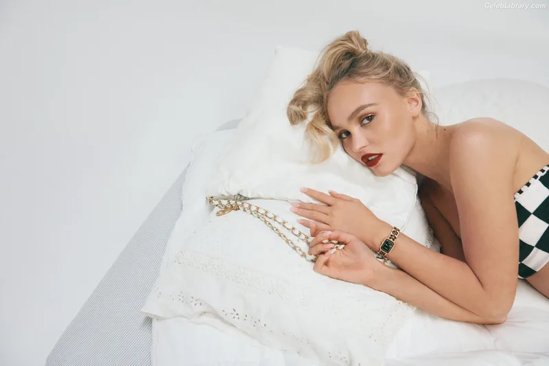 Lily-Rose Depp photo 7 of 528