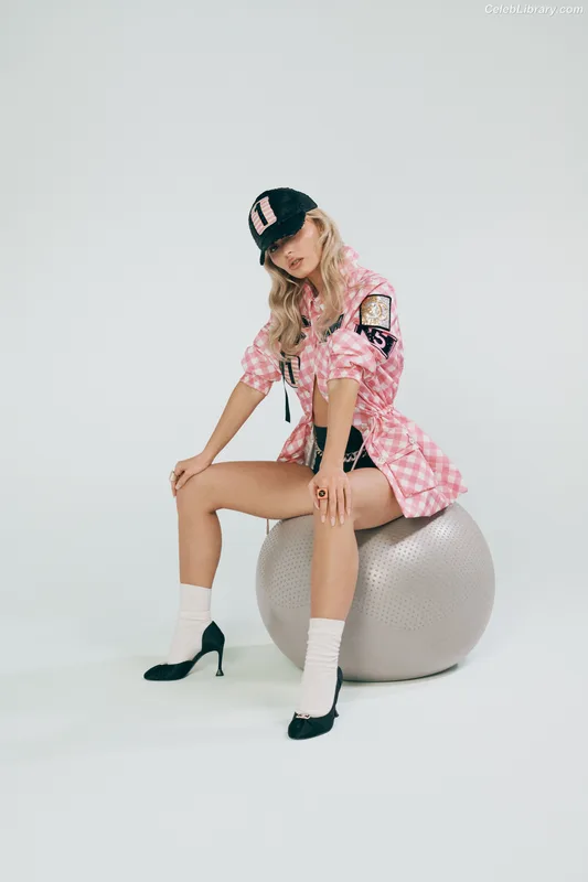 Lily-Rose Depp photo 14 of 528