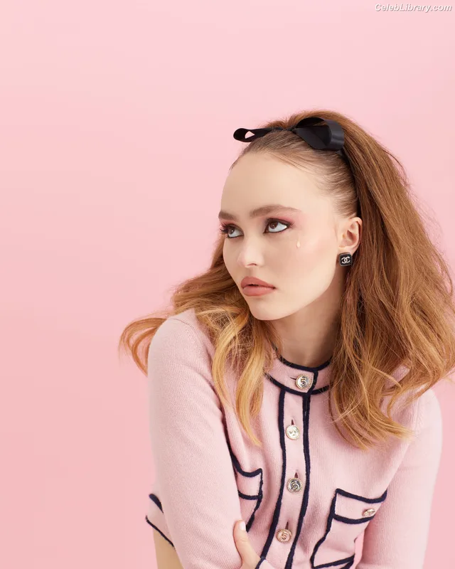 Lily-Rose Depp photo 3 of 528