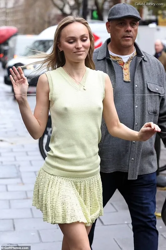 Lily-Rose Depp photo 7 of 528