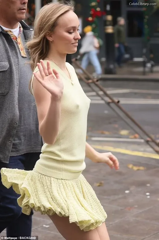 Lily-Rose Depp photo 8 of 528