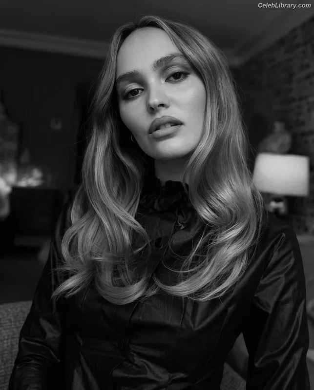 Lily-Rose Depp photo 10 of 528