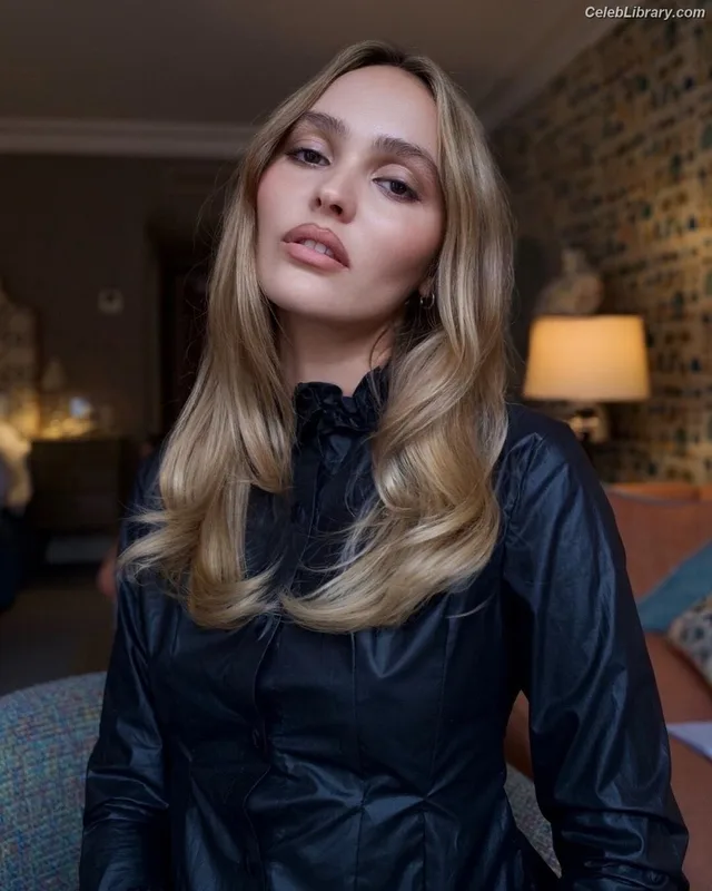 Lily-Rose Depp photo 12 of 528