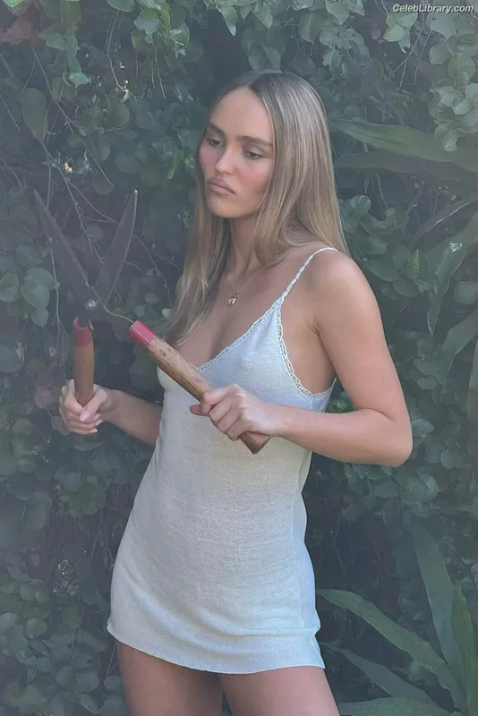Lily-Rose Depp photo 14 of 528