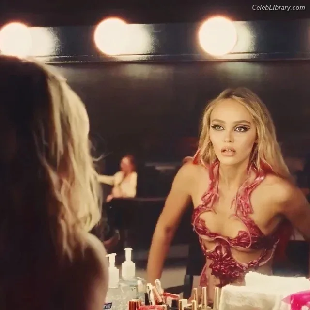 Lily-Rose Depp photo 2 of 528