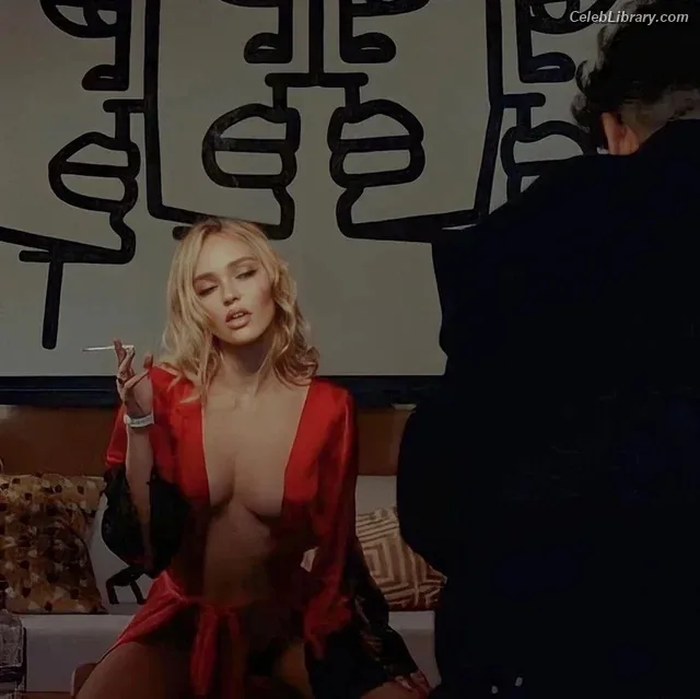 Lily-Rose Depp photo 3 of 528