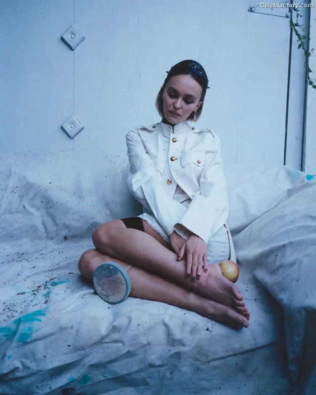 Lily-Rose Depp photo 5 of 528