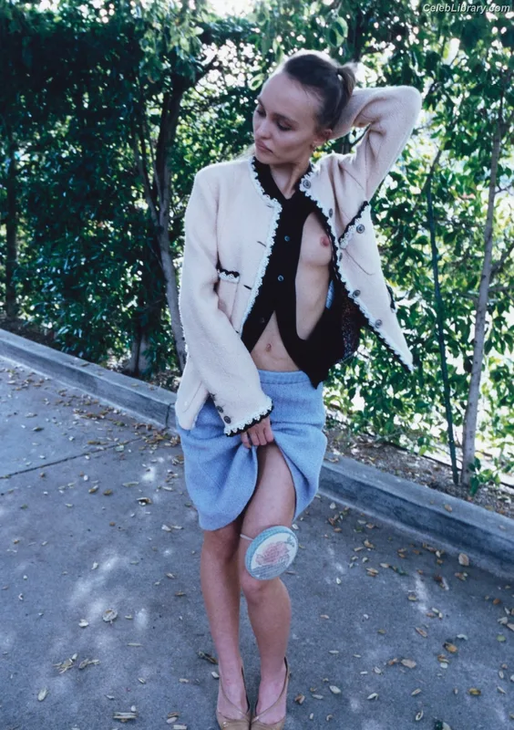 Lily-Rose Depp photo 6 of 528