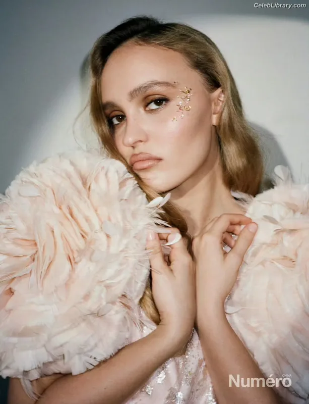 Lily-Rose Depp photo 23 of 528