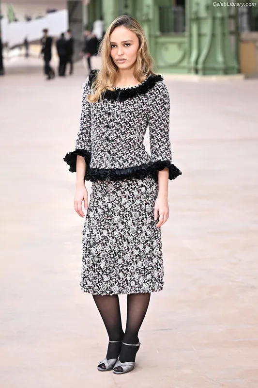 Lily-Rose Depp photo 2 of 528