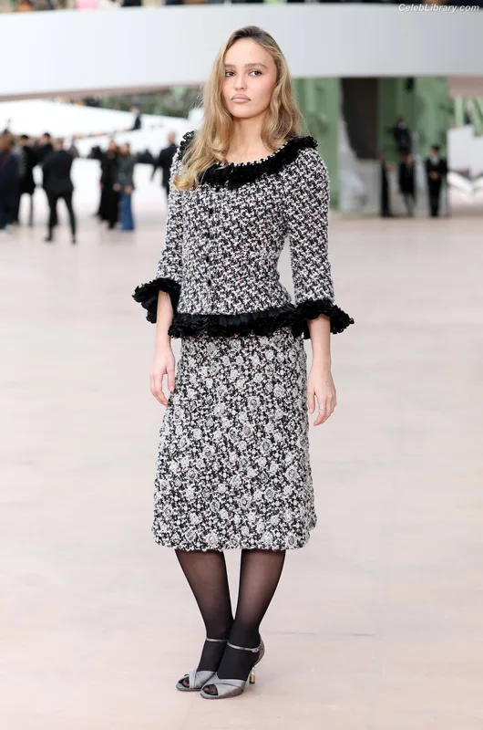 Lily-Rose Depp photo 7 of 528
