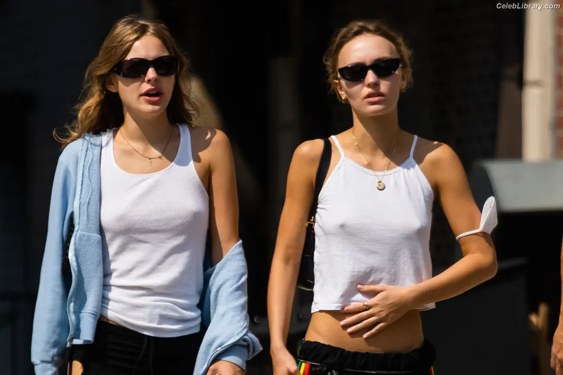 Lily-Rose Depp photo 5 of 528