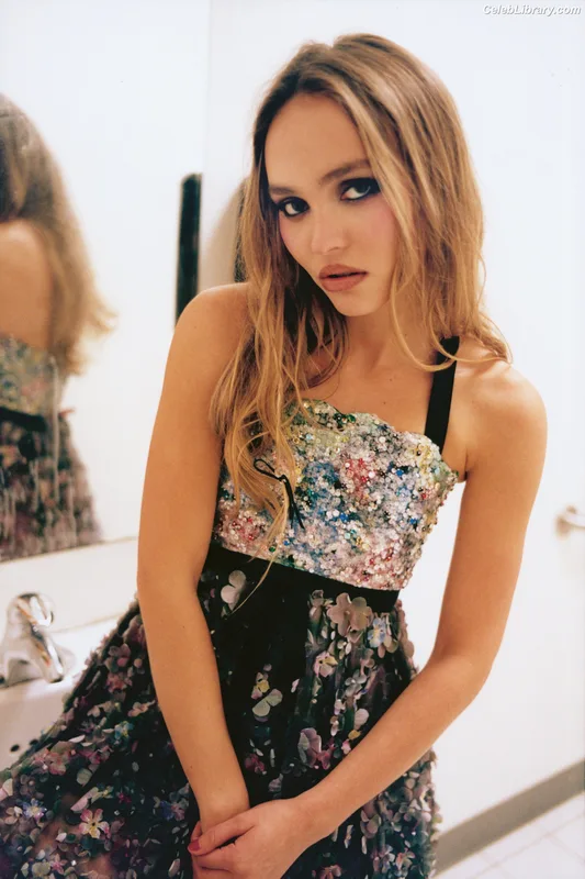 Lily-Rose Depp photo 14 of 528