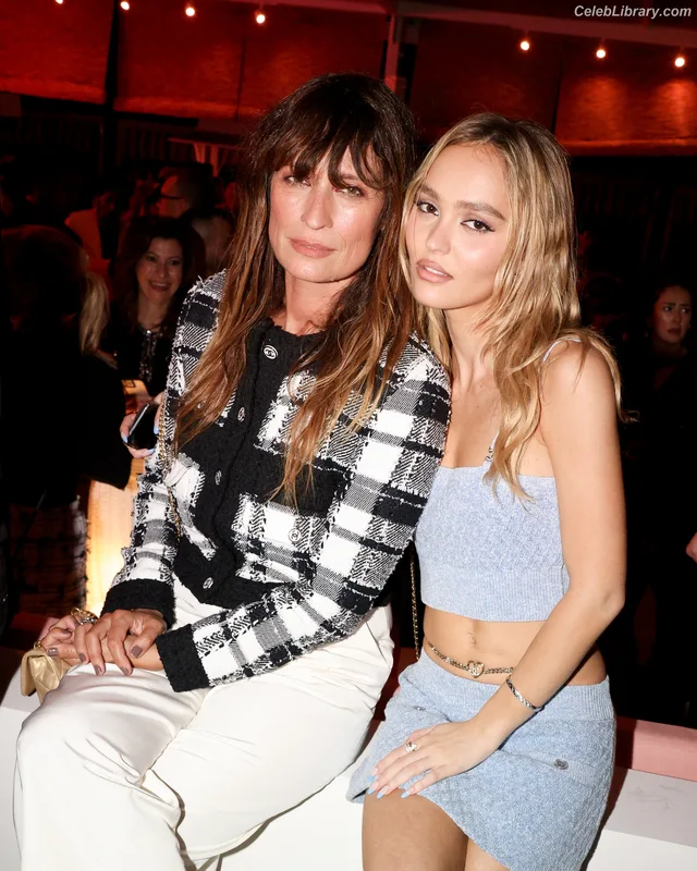 Lily-Rose Depp photo 17 of 528