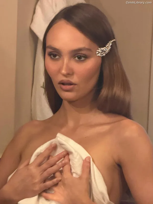 Lily-Rose Depp photo 6 of 528