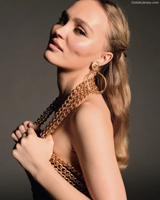 Lily-Rose Depp photo 24 of 528