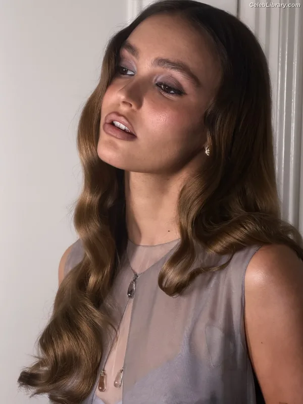Lily-Rose Depp photo 10 of 528