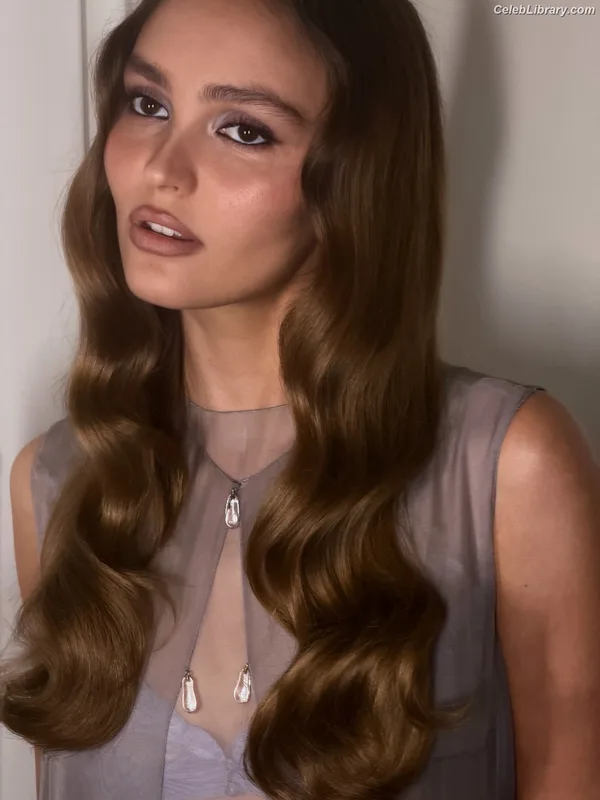 Lily-Rose Depp photo 11 of 528