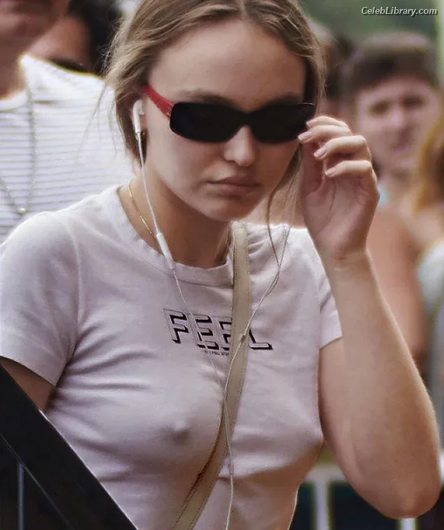 Lily-Rose Depp photo 13 of 528