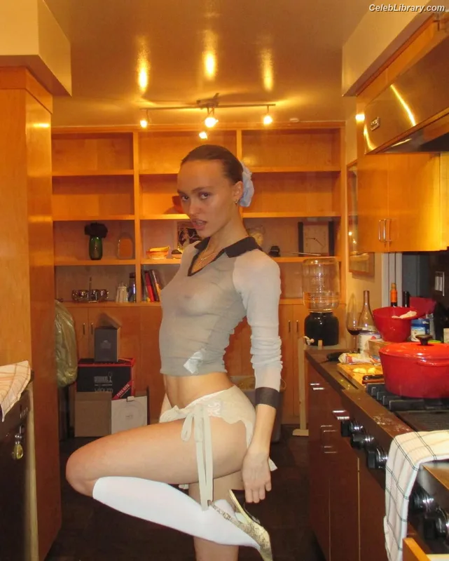 Lily-Rose Depp photo 16 of 528