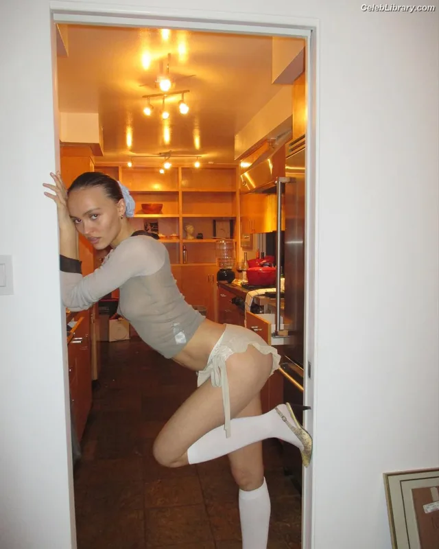 Lily-Rose Depp photo 17 of 528