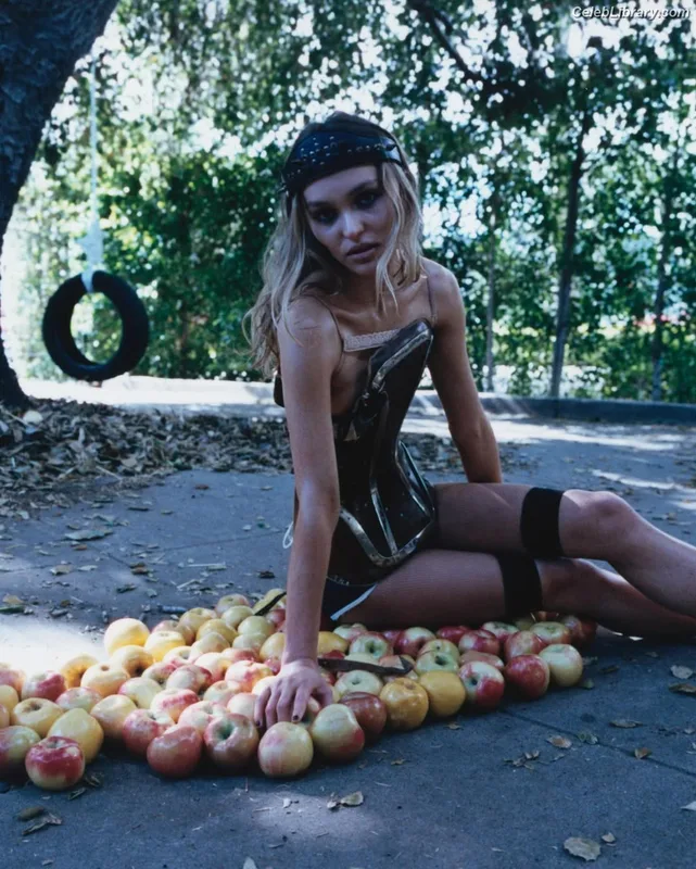 Lily-Rose Depp photo 19 of 528