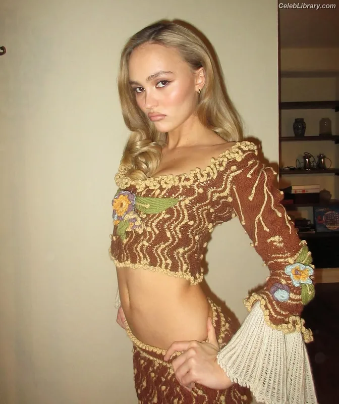 Lily-Rose Depp photo 20 of 528