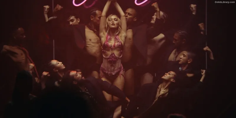 Lily-Rose Depp photo 2 of 528