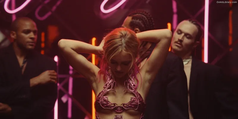 Lily-Rose Depp photo 4 of 528