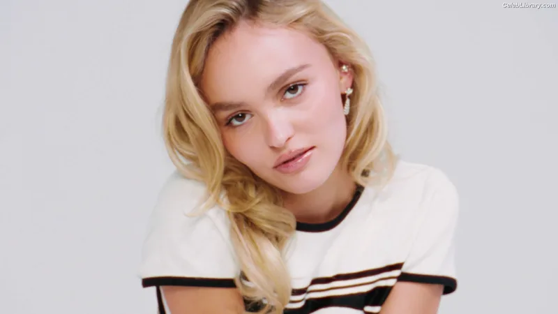 Lily-Rose Depp photo 17 of 528