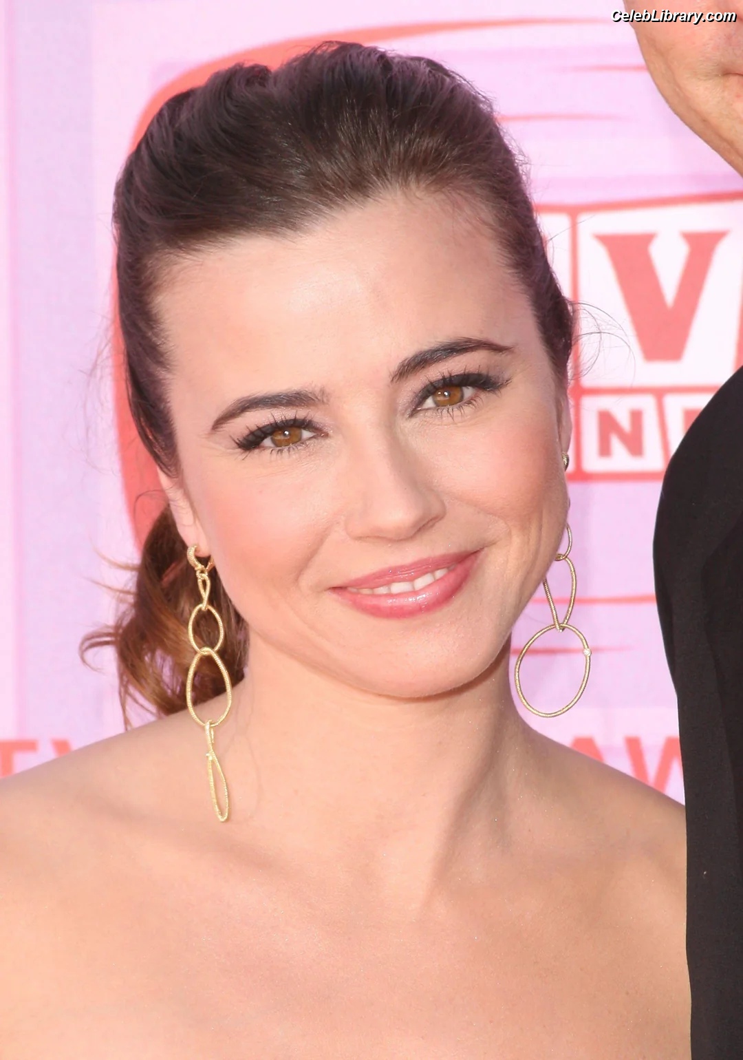 Linda Cardellini photo 1 of 182