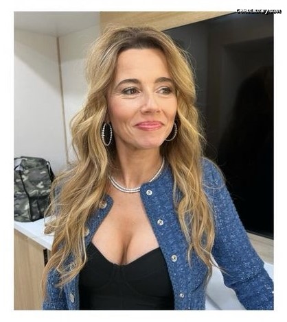 Linda Cardellini photo 14 of 182