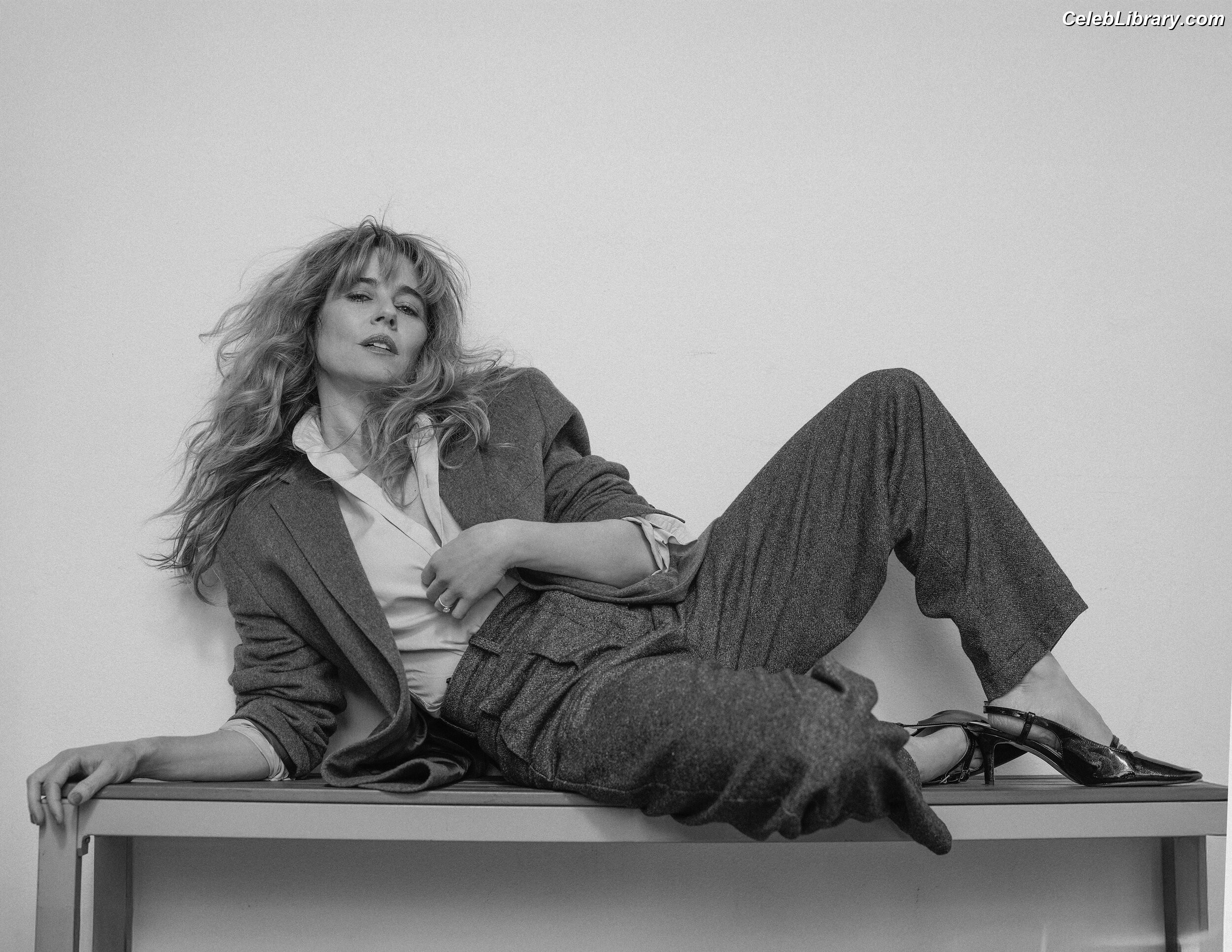 Linda Cardellini photo 23 of 182