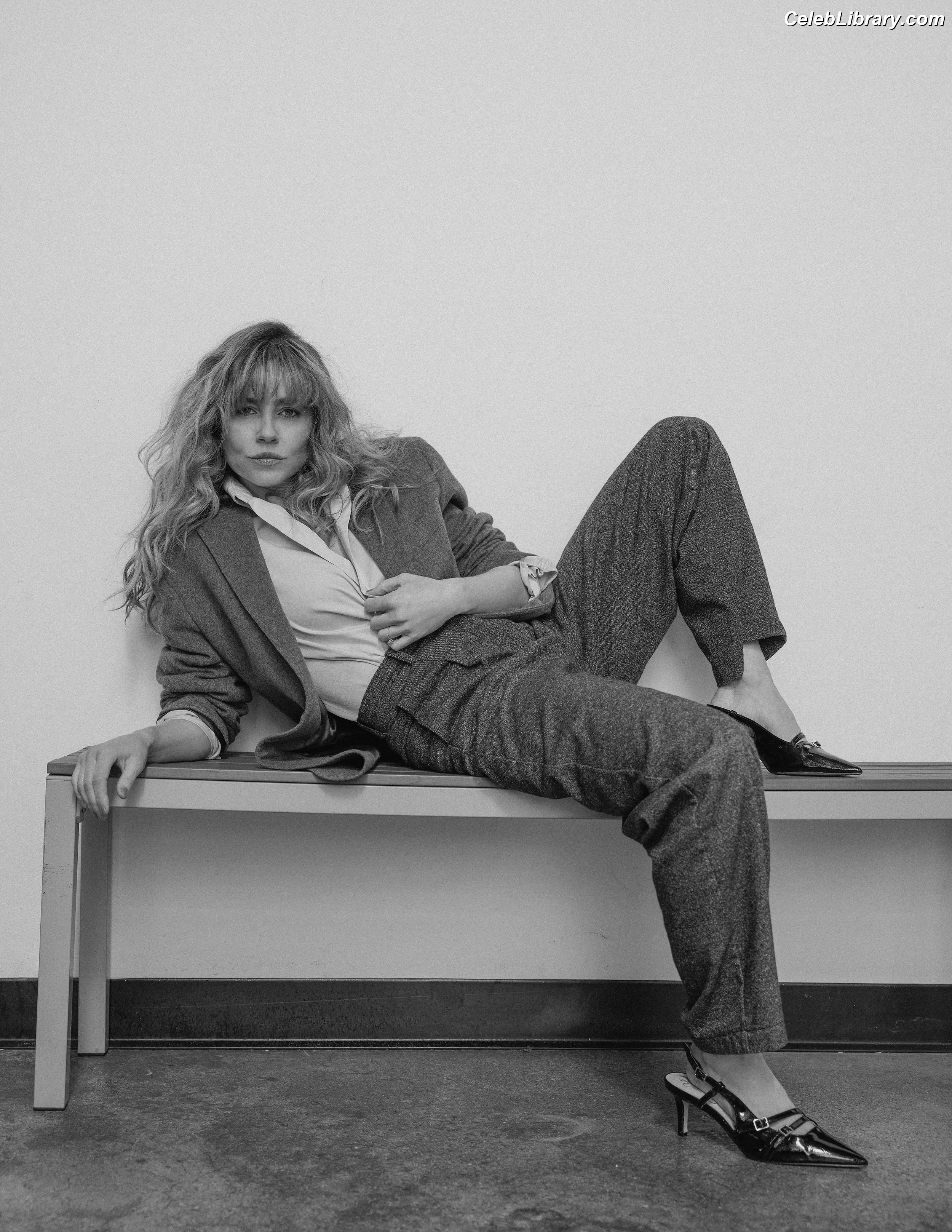 Linda Cardellini photo 1 of 182