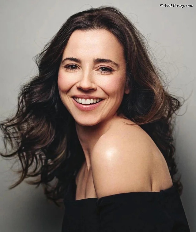 Linda Cardellini photo 13 of 182