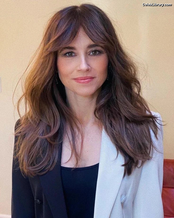 Linda Cardellini photo 3 of 182