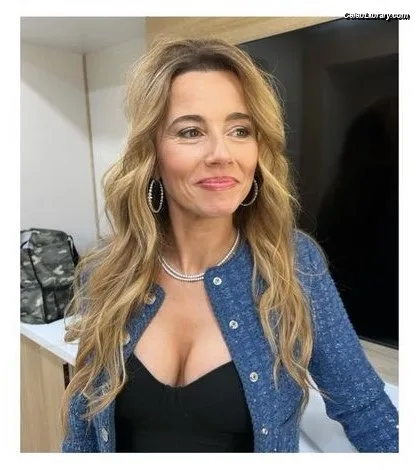 Linda Cardellini photo 7 of 182