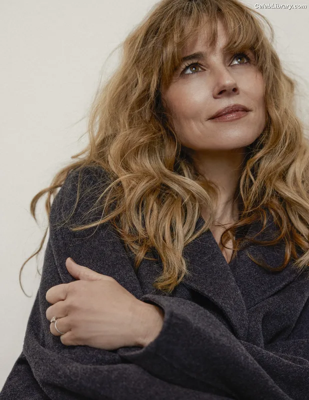 Linda Cardellini photo 12 of 182