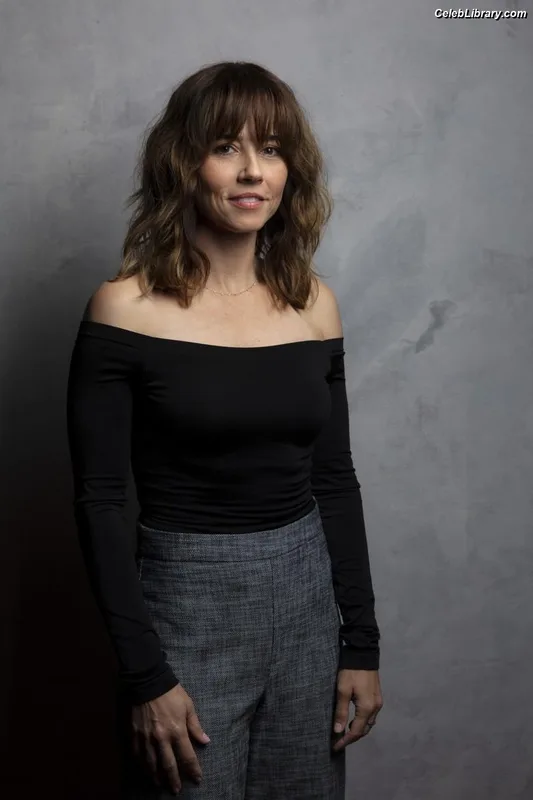 Linda Cardellini photo 16 of 182
