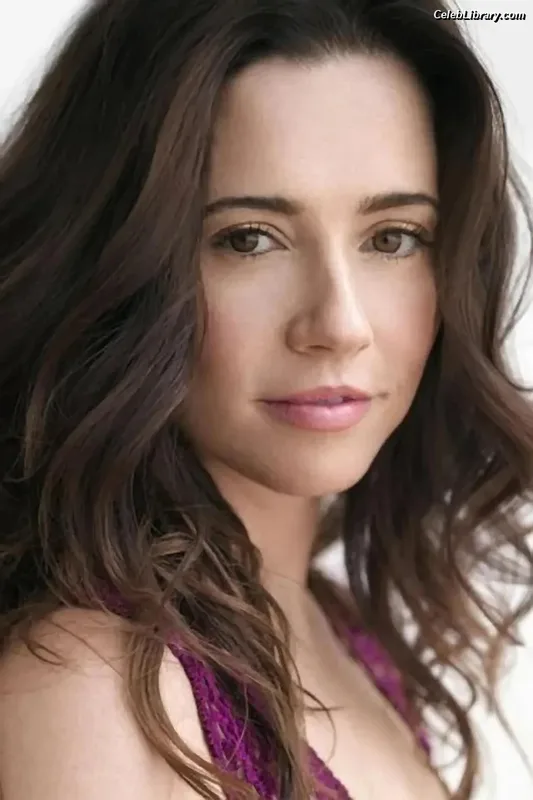 Linda Cardellini photo 19 of 182