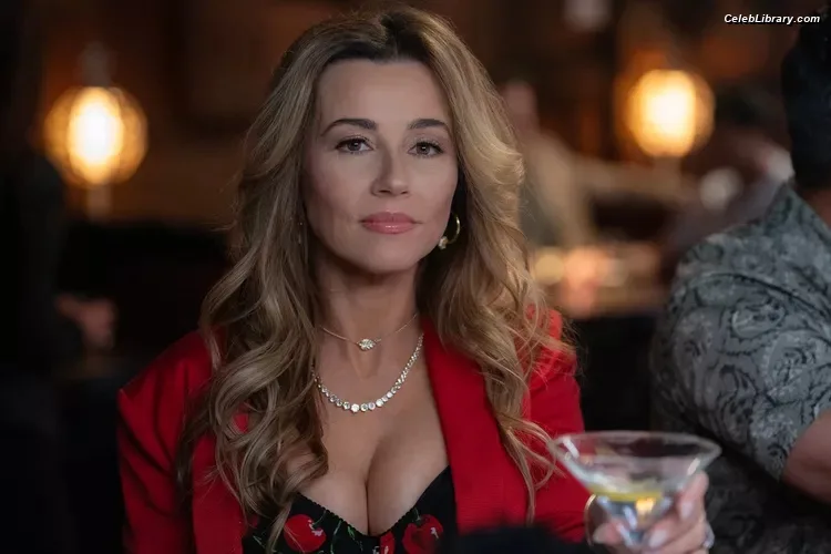Linda Cardellini photo 16 of 182
