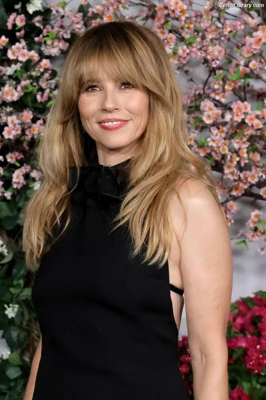 Linda Cardellini photo 6 of 182