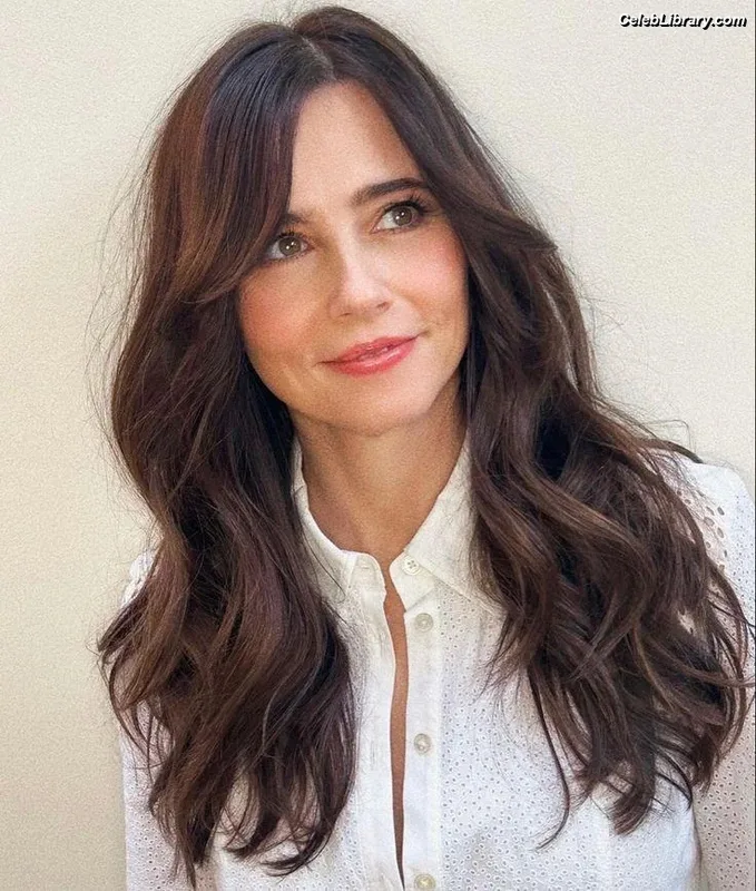 Linda Cardellini photo 12 of 182
