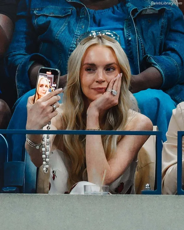 Lindsay Lohan photo 10 of 752